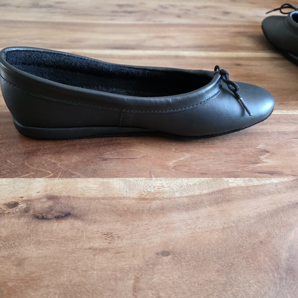Classic Black Ballet Flats with Bow - Women - Picture 5 of 11
